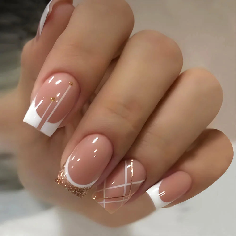 24Pcs Medium Short Square False Nails Glittering Nail Art White Wearable Fake Nail Silver French Full Cover Press on Nail Tips