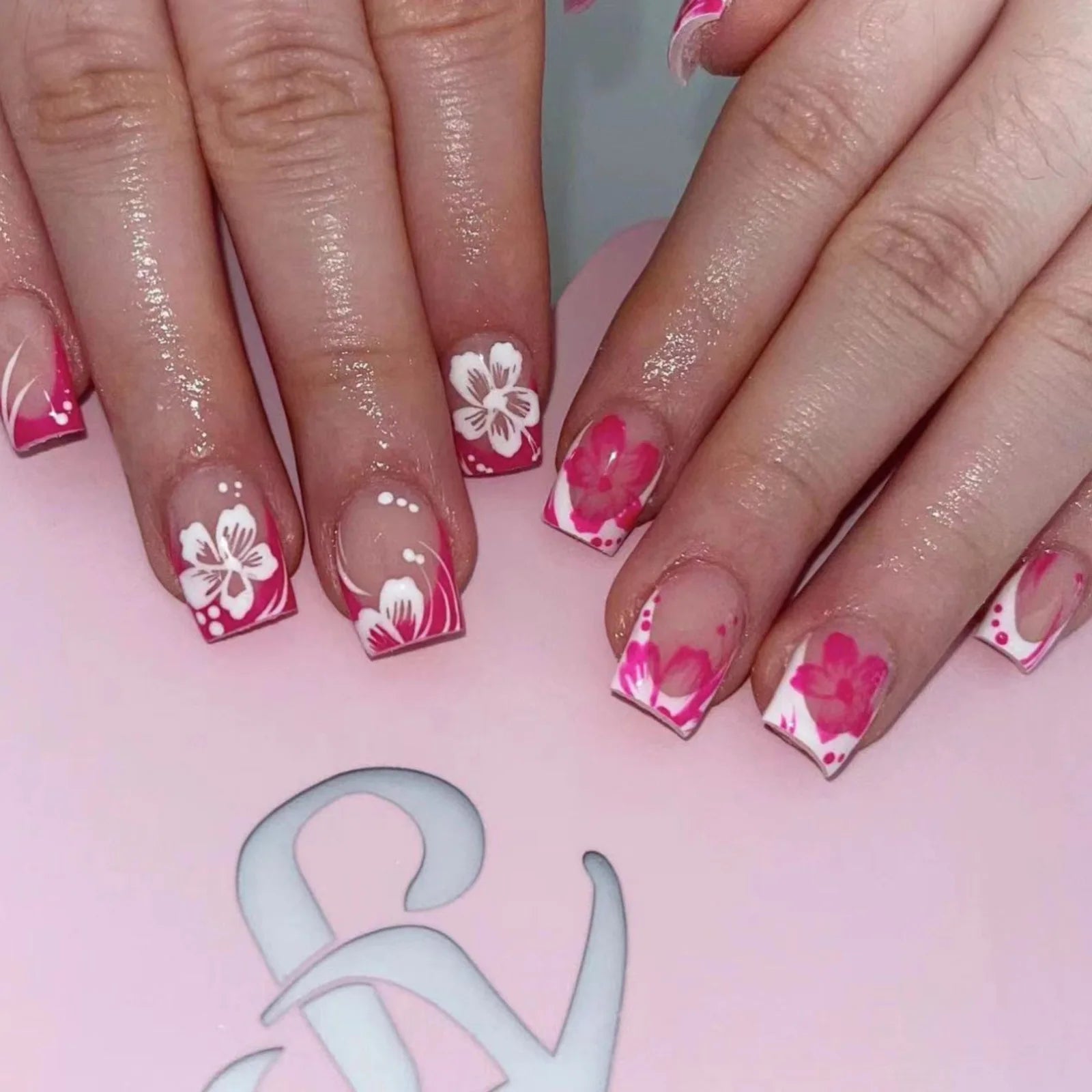 24Pcs Short Almond Press-On Nails Pink Floral French Tip Glossy&Elegant Full Cover Fake Nails for Women&Girls Spring,Daily Wear