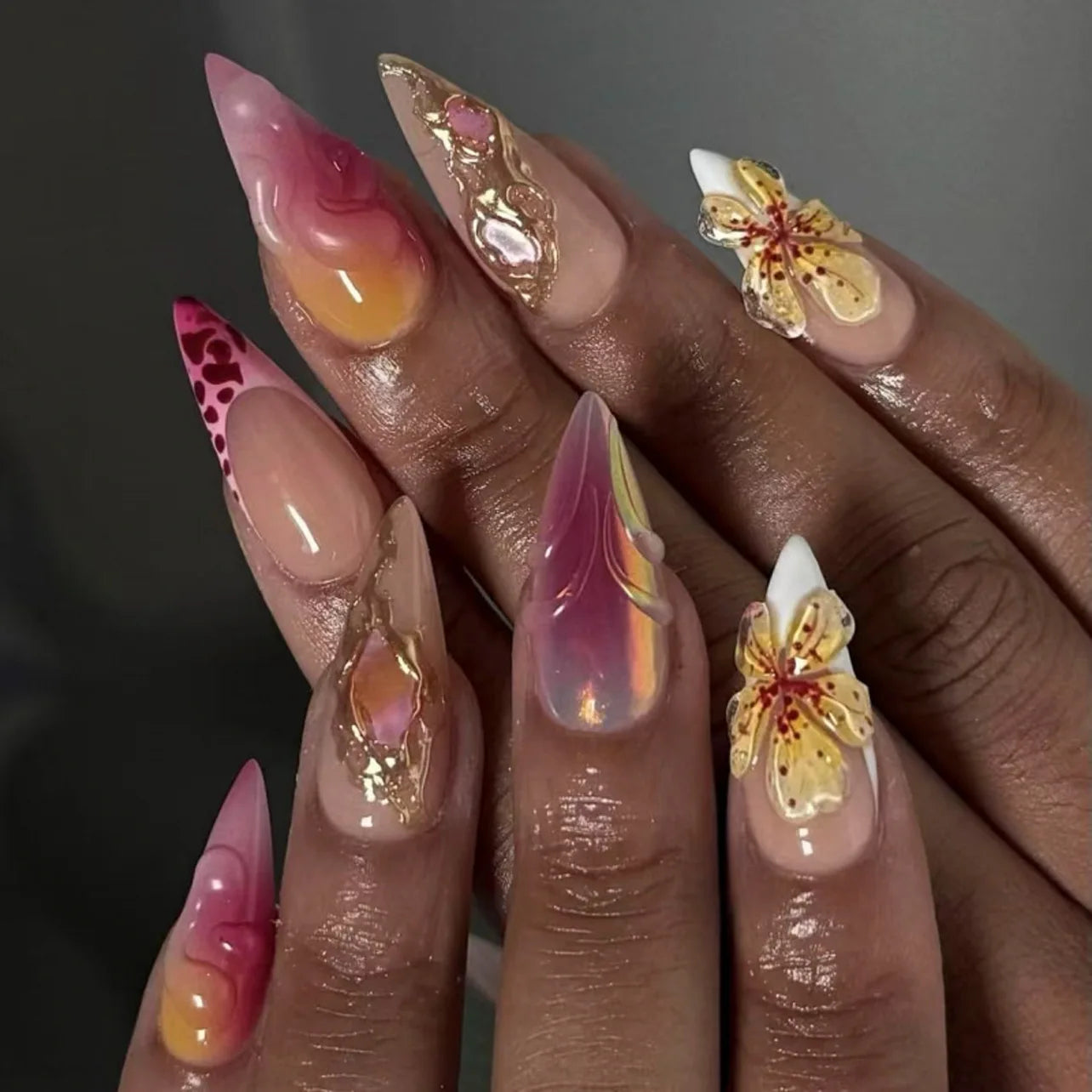 24Pcs 3D Green Ripple Design False Nails Cat's Eye French Almond Fake Nail Tips Leaves Pattern Removable Oval Press on Nails